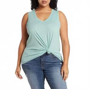NEW 42POPS v-neck sleeveless top - plus in light green